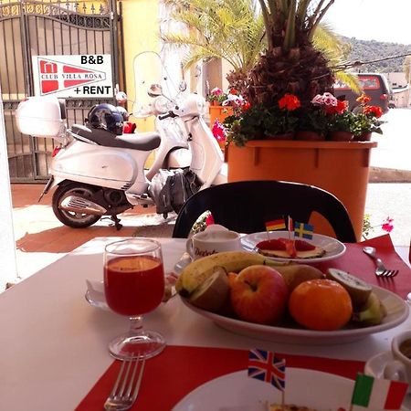 Hotel Villarosa Con Vespa Rent Сарок Екстериор снимка