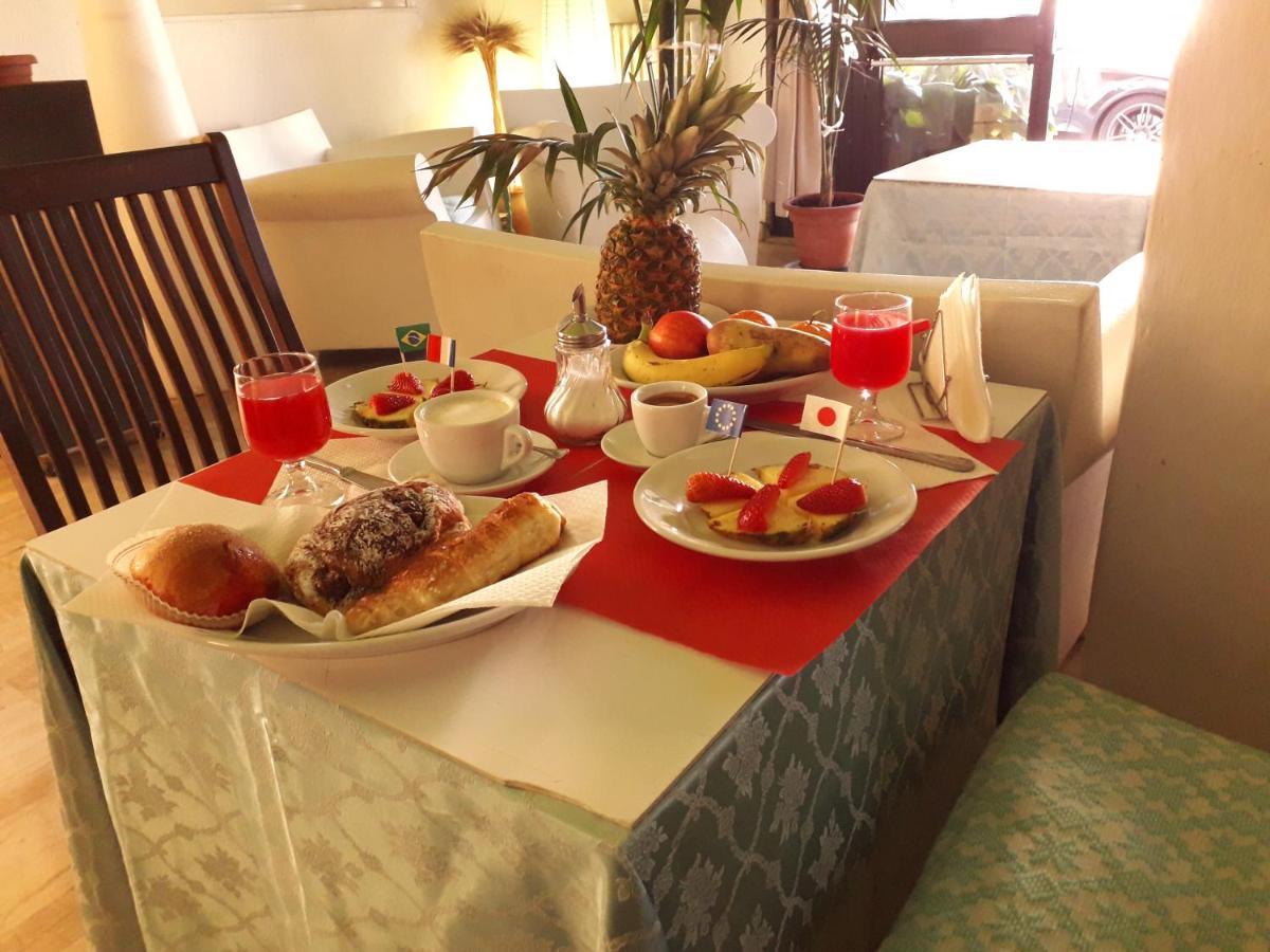 Hotel Villarosa Con Vespa Rent Сарок Екстериор снимка