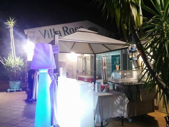 Hotel Villarosa Con Vespa Rent Сарок Екстериор снимка