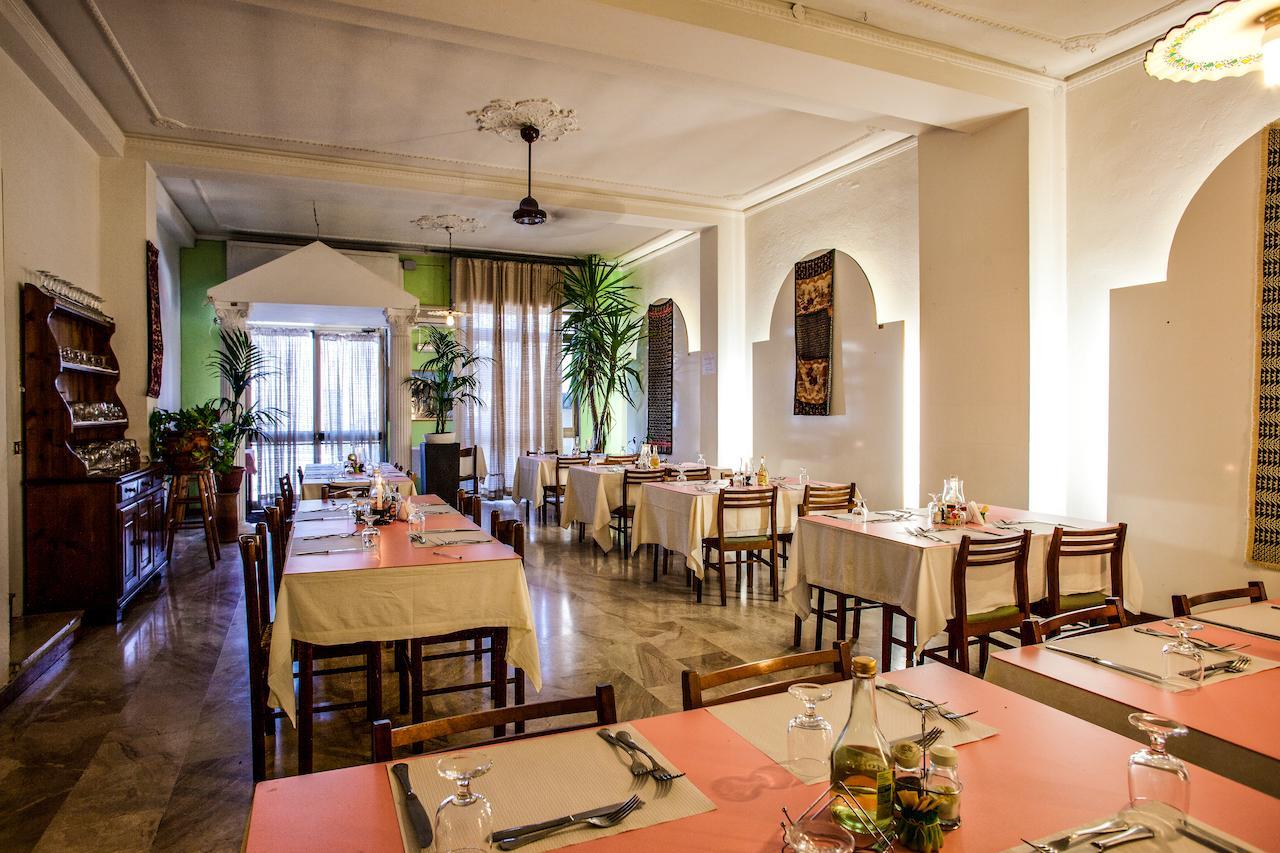 Hotel Villarosa Con Vespa Rent Сарок Екстериор снимка